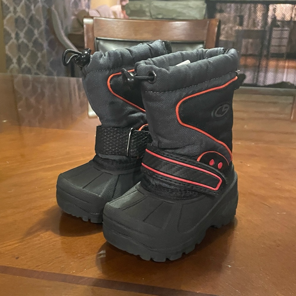 Little Boys Winter Boots. Size